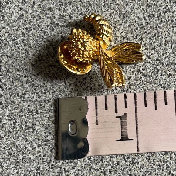 Vintage Gold Tone Wasp Pin - Picture 6 of 6